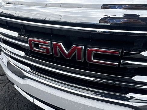 Certified 2023 GMC Acadia SLT image 30