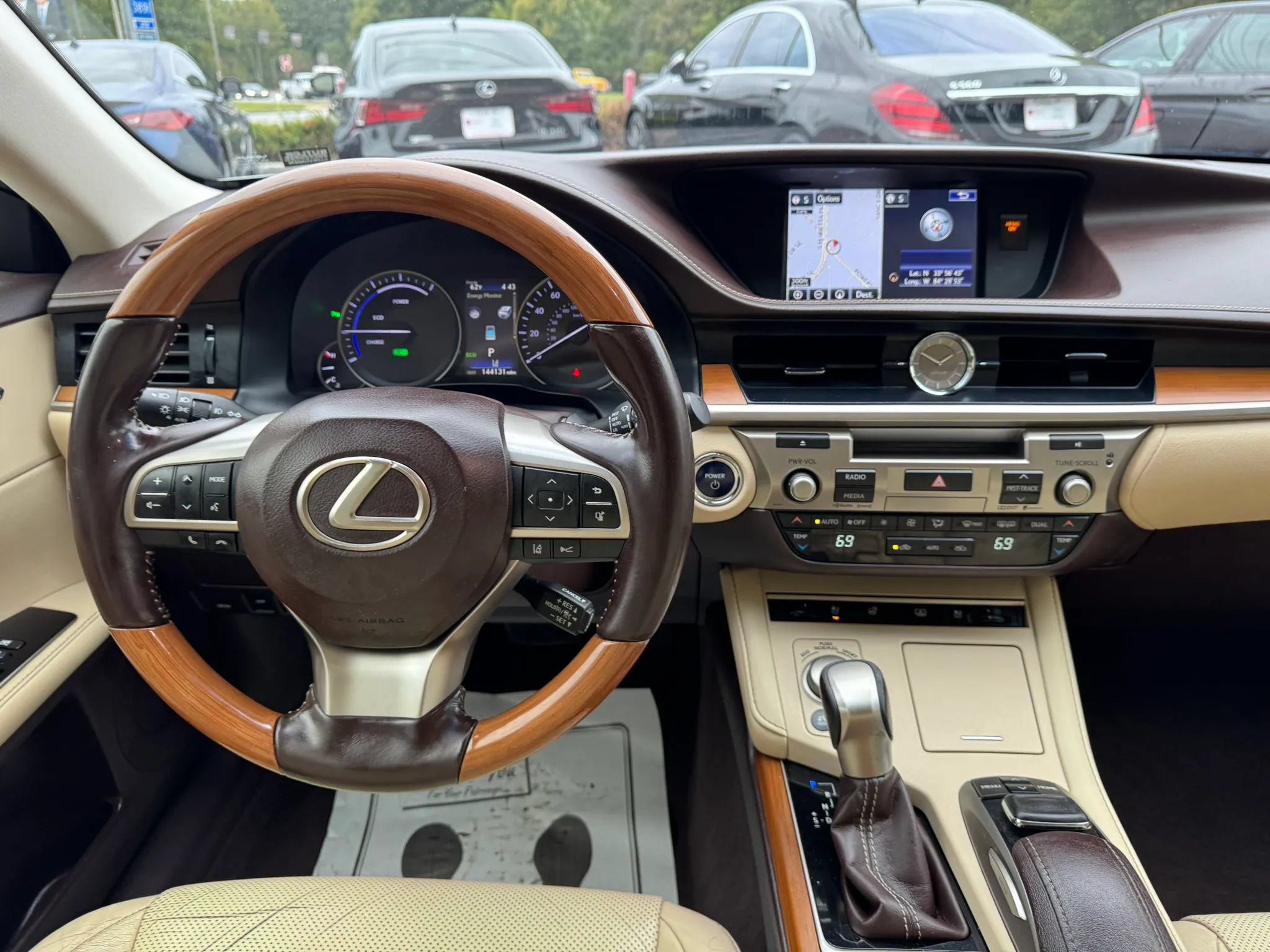 Used 2016 Lexus ES 300h FWD image 16