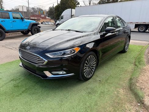 Used 2017 Ford Fusion SE w/ Fusion SE Technology Package image 8
