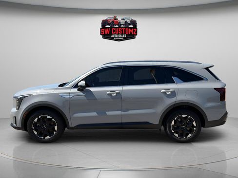 Used 2025 Kia Sorento S w/ Panoramic Sunroof Package FWD image 4