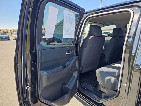 Used 2025 Nissan Frontier SV AWD/4WD image 15