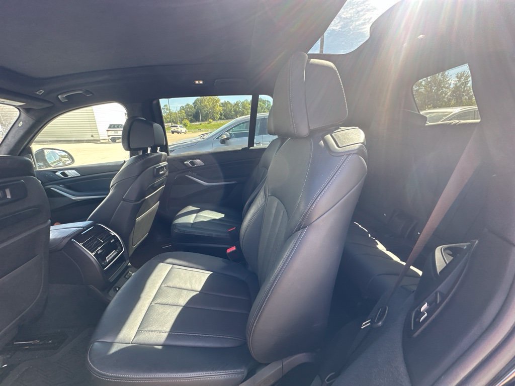 Used 2020 BMW X7 M50i w/ Executive Package AWD/4WD image 16