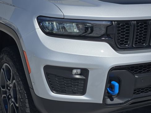 Used 2024 Jeep Grand Cherokee Trailhawk w/ Advanced Protech Group II AWD/4WD image 10