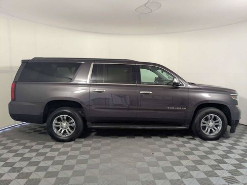 Used 2017 Chevrolet Suburban LT RWD image 4