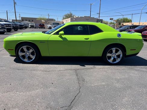Used 2015 Dodge Challenger R/T Plus RWD image 9