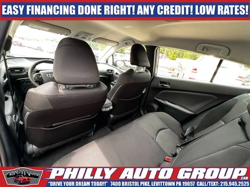 Used 2021 Toyota Prius LE FWD image 18