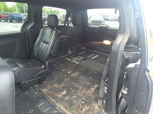 Used 2018 Dodge Grand Caravan GT FWD image 16