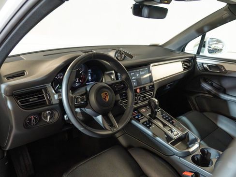 Certified 2026 Porsche Macan AWD/4WD image 21