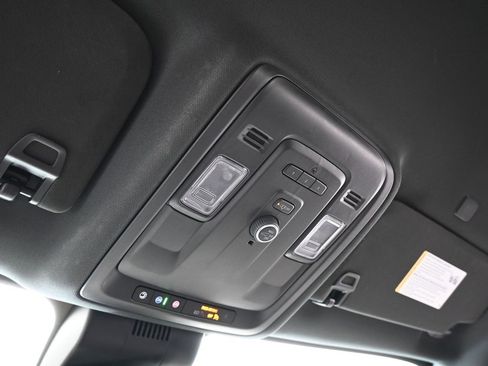 Used 2024 Chevrolet Suburban LT image 21