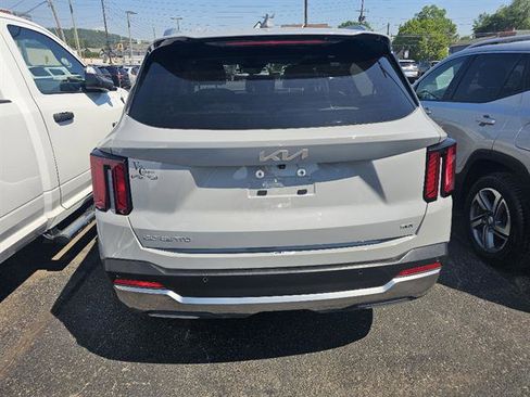 Used 2024 Kia Sorento S AWD/4WD image 5