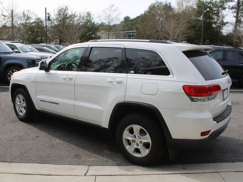 Used 2017 Jeep Grand Cherokee Laredo w/ Quick Order Package 2BE image 10
