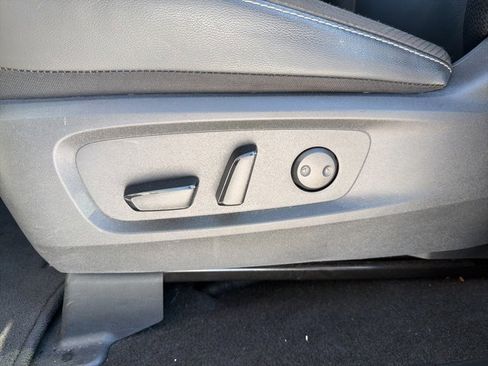 Used 2025 Nissan Pathfinder SL image 10