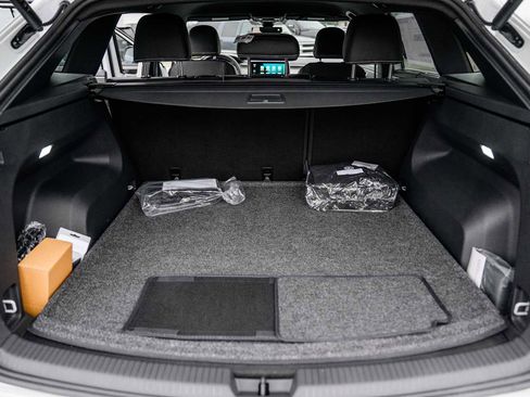 New 2026 Volkswagen Atlas Cross Sport SE image 12