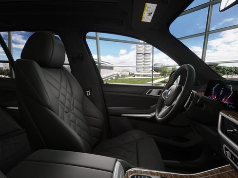 New 2025 BMW X5 xDrive40i w/ M Sport Package image 9