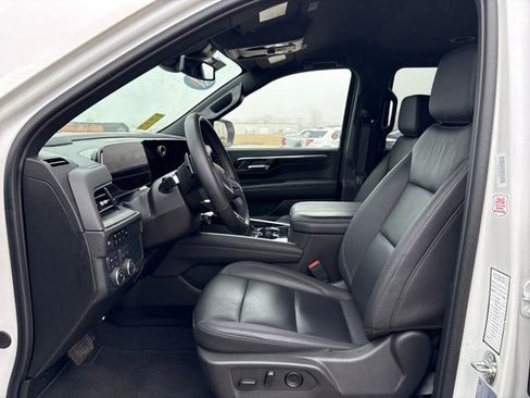 Used 2025 Chevrolet Suburban Z71 image 7