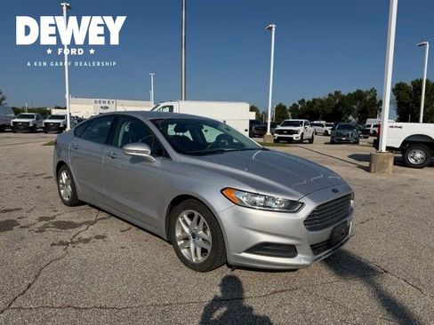 Used 2016 Ford Fusion SE FWD image 1