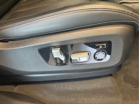 Used 2019 BMW X7 xDrive50i w/ M Sport Package image 28