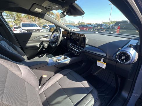 New 2026 Chevrolet Equinox EV LT image 27