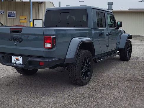 Used 2025 Jeep Gladiator Sport image 7