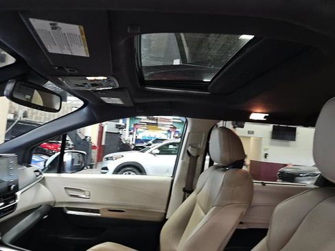 Used 2022 Toyota Sienna XLE image 4