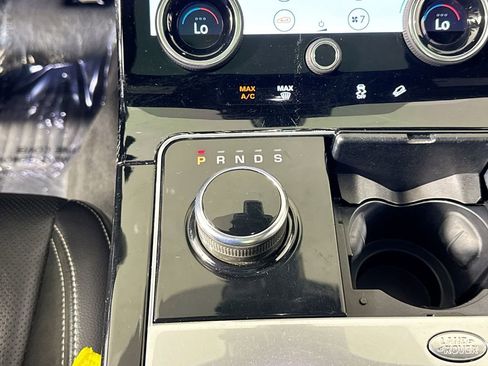 Used 2019 Land Rover Range Rover Velar R-Dynamic SE image 19