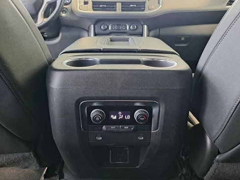 Used 2024 Chevrolet Suburban LT AWD/4WD image 27