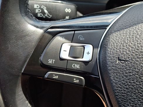 Used 2018 Volkswagen Tiguan SE AWD/4WD image 21