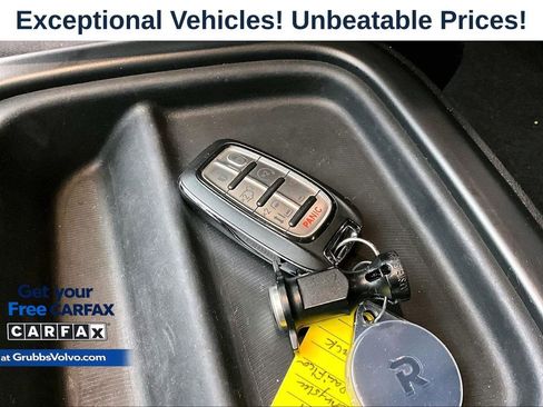 Used 2021 Chrysler Pacifica Touring w/ S Appearance Package FWD image 9
