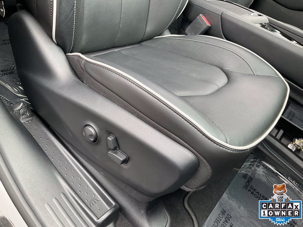 Used 2023 Chrysler Pacifica Limited w/ Uconnect Theater Family Group FWD image 70