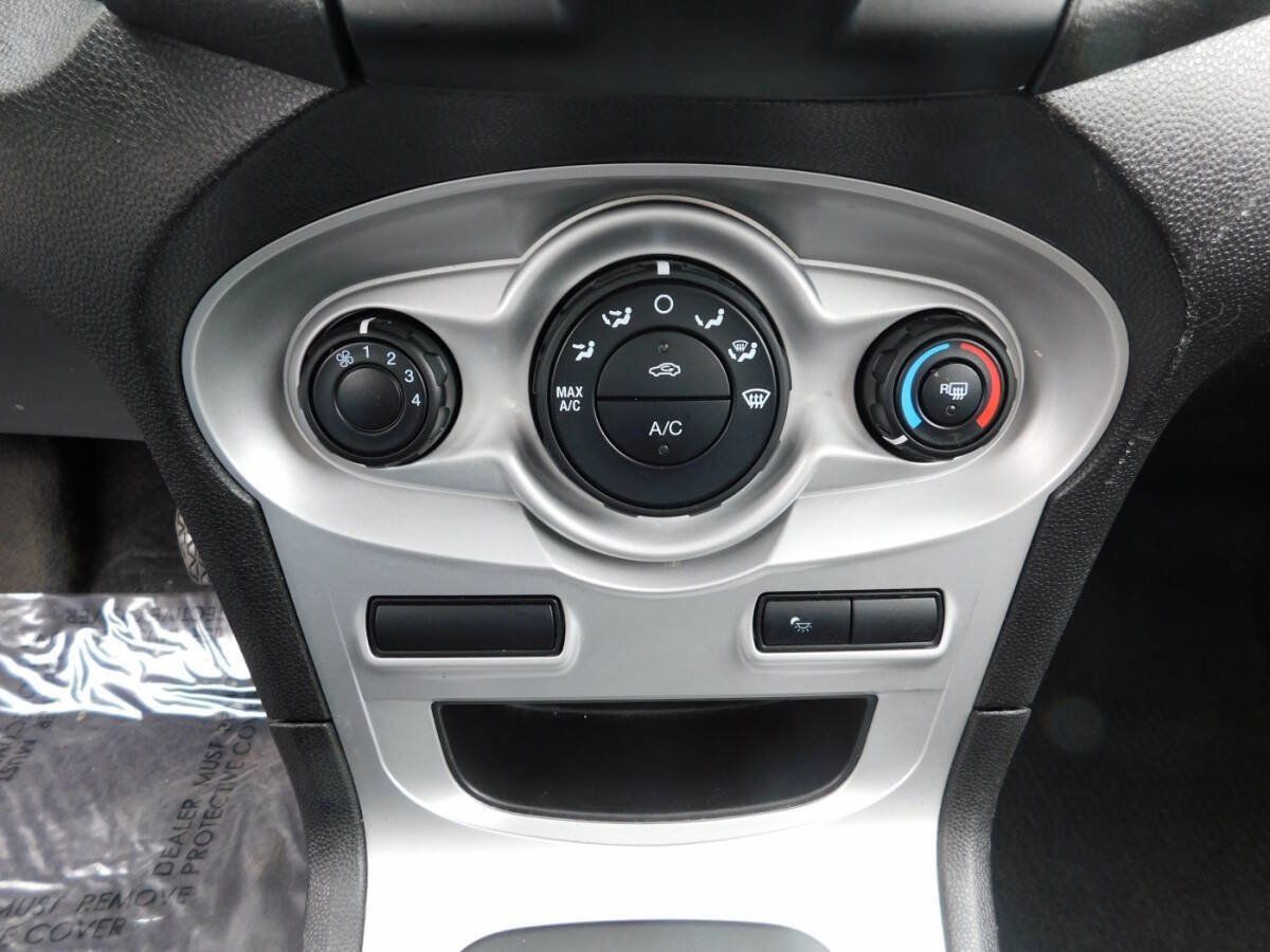 Used 2016 Ford Fiesta SE FWD image 11