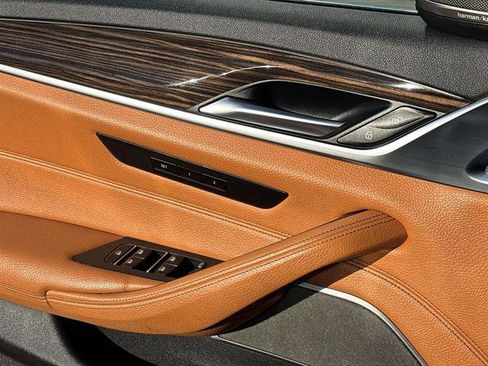 Used 2018 BMW 530i xDrive w/ Premium Package image 17