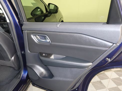 Used 2024 Nissan Rogue Platinum w/ Platinum Premium Package image 45