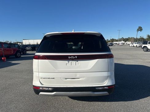 Used 2022 Kia Carnival LX image 7