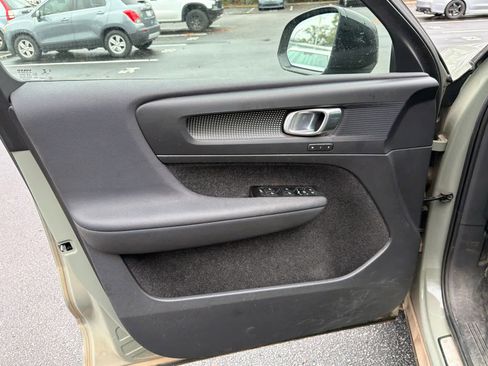 Certified 2022 Volvo XC40 P8 Recharge Plus image 24