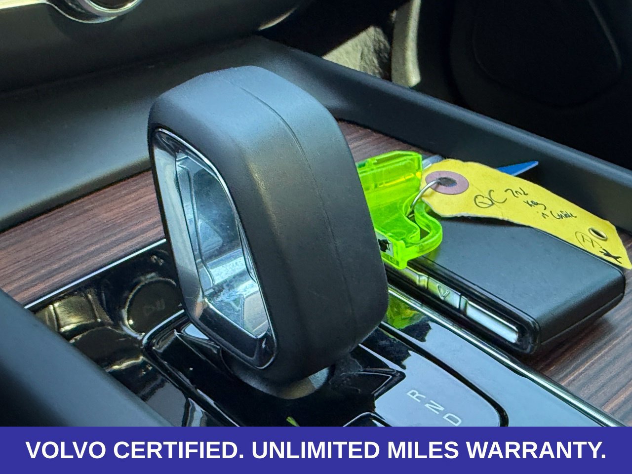 Certified 2024 Volvo XC60 B5 Plus w/ Protection Package Premier AWD/4WD image 24