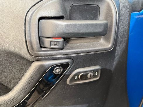 Used 2014 Jeep Wrangler Unlimited Sahara image 12