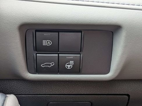 Used 2020 Toyota Highlander Limited FWD image 26