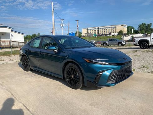 New 2026 Toyota Camry SE FWD image 5