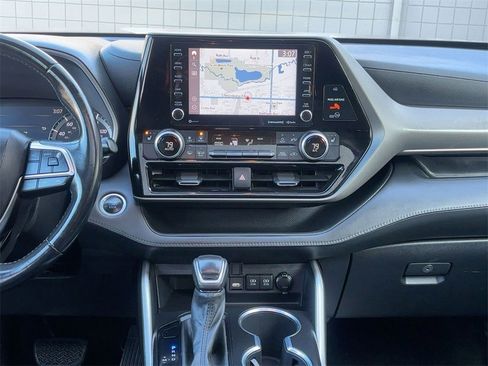 Used 2021 Toyota Highlander XLE image 29