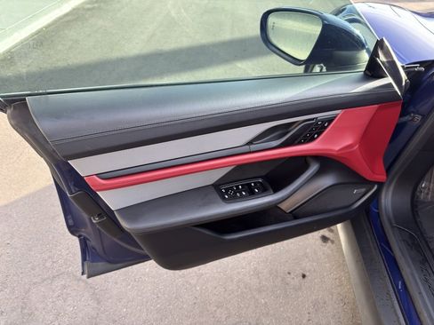 Used 2022 Porsche Taycan image 14