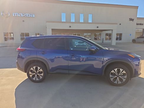Used 2023 Nissan Rogue SV image 6