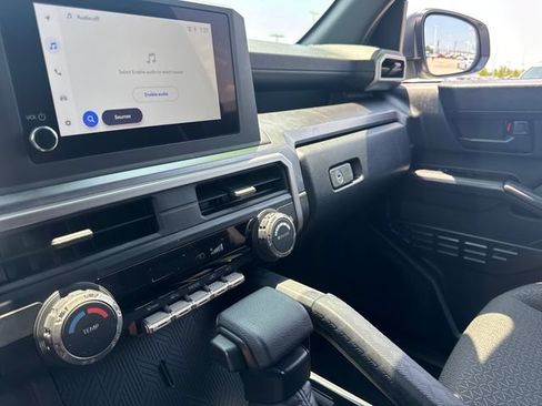 Used 2025 Toyota 4Runner SR5 AWD/4WD image 21