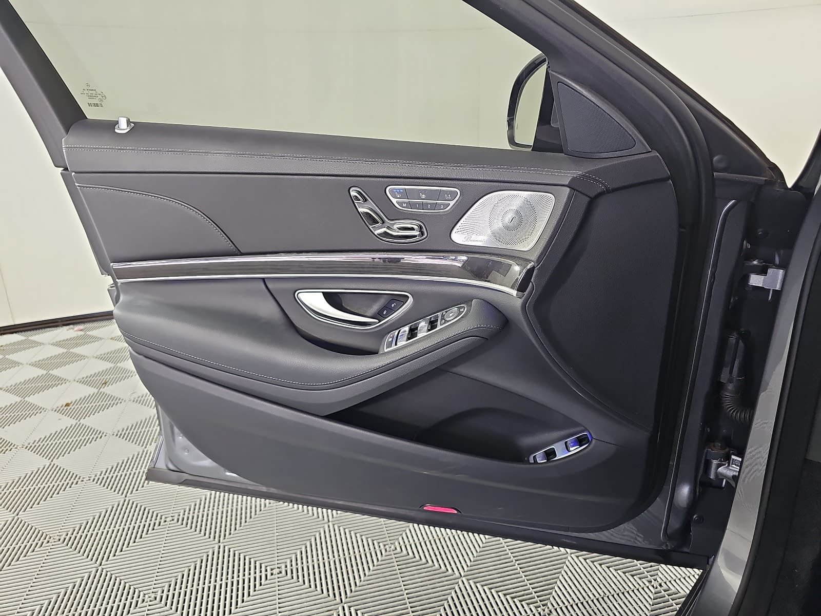Used 2017 Mercedes-Benz S 550e image 27