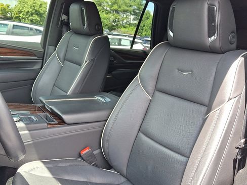 Certified 2023 Cadillac Escalade Premium Luxury AWD/4WD image 17