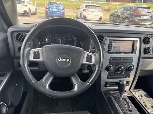 Used 2010 Jeep Commander Sport w/ Sun/Sound Group AWD/4WD image 15