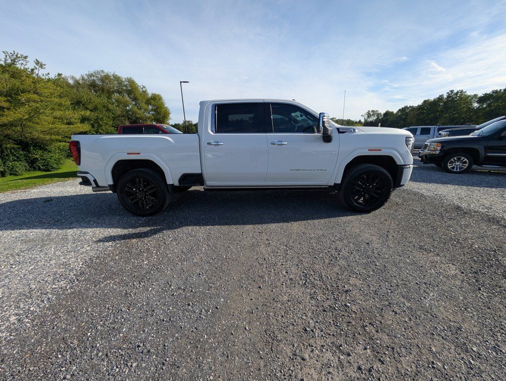 Used 2025 GMC Sierra 2500 Denali w/ Denali Reserve Package AWD/4WD image 13