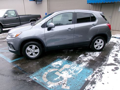 Used 2020 Chevrolet Trax LS w/ Tint and Cruise Package image 5