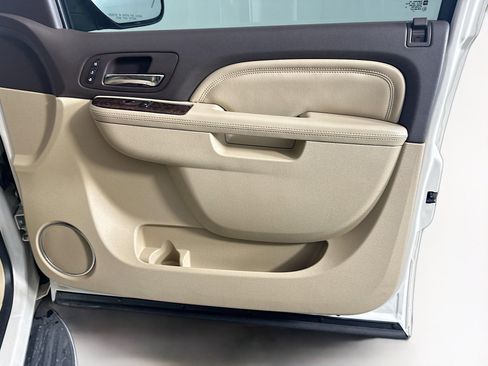 Used 2013 GMC Yukon Denali RWD image 36