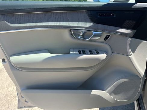 Certified 2025 Volvo XC90 T8 Ultra AWD/4WD image 18