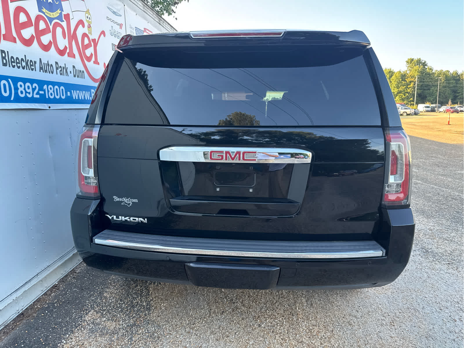 Used 2015 GMC Yukon Denali w/ Touring Package AWD/4WD image 4